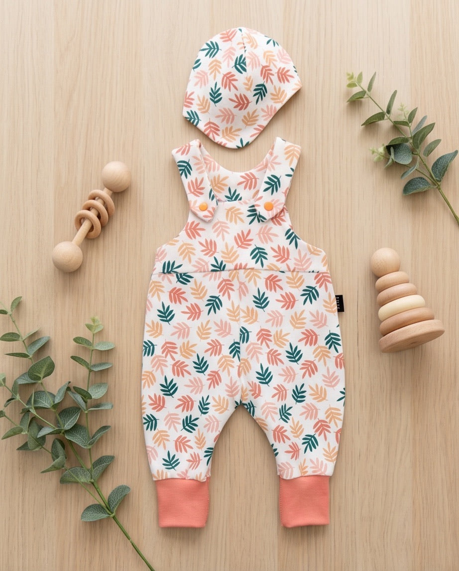 BIO Babyset Latzhose & Mütze Blätter