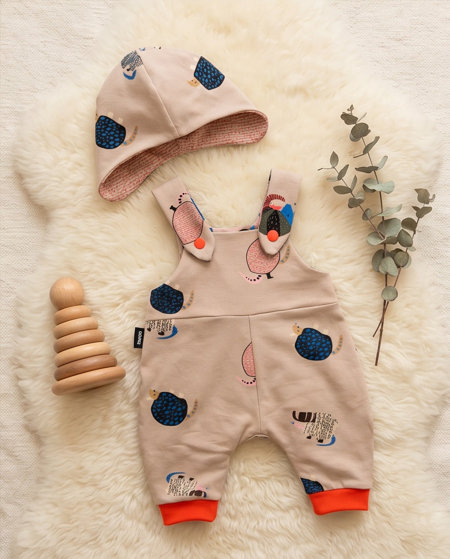 BIO Babyset Latzhose & Mütze Gürteltier