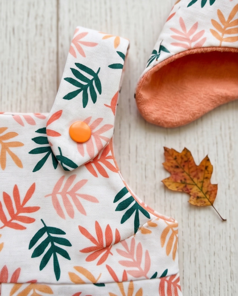 BIO Babyset Latzhose & Mütze Blätter