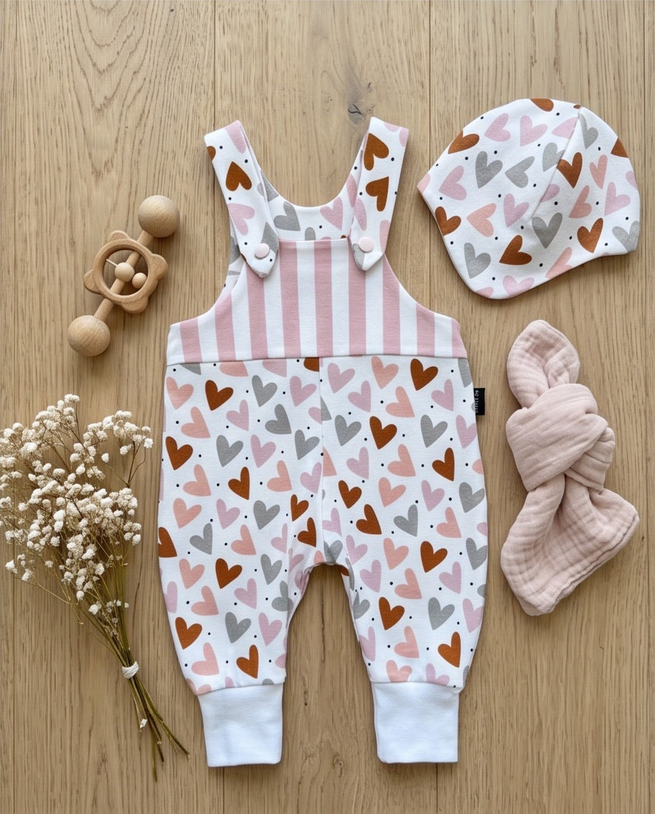 BIO Babyset Latzhose & Mütze Herzen